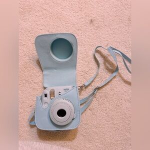 SOLD Polaroid camera WITH case